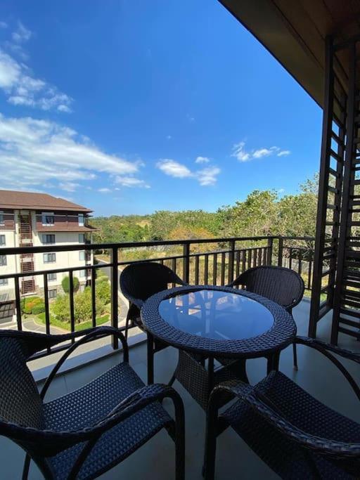 Anvaya Cove Penthouse Unit 10-2 Br. Apartman Morong  Kültér fotó